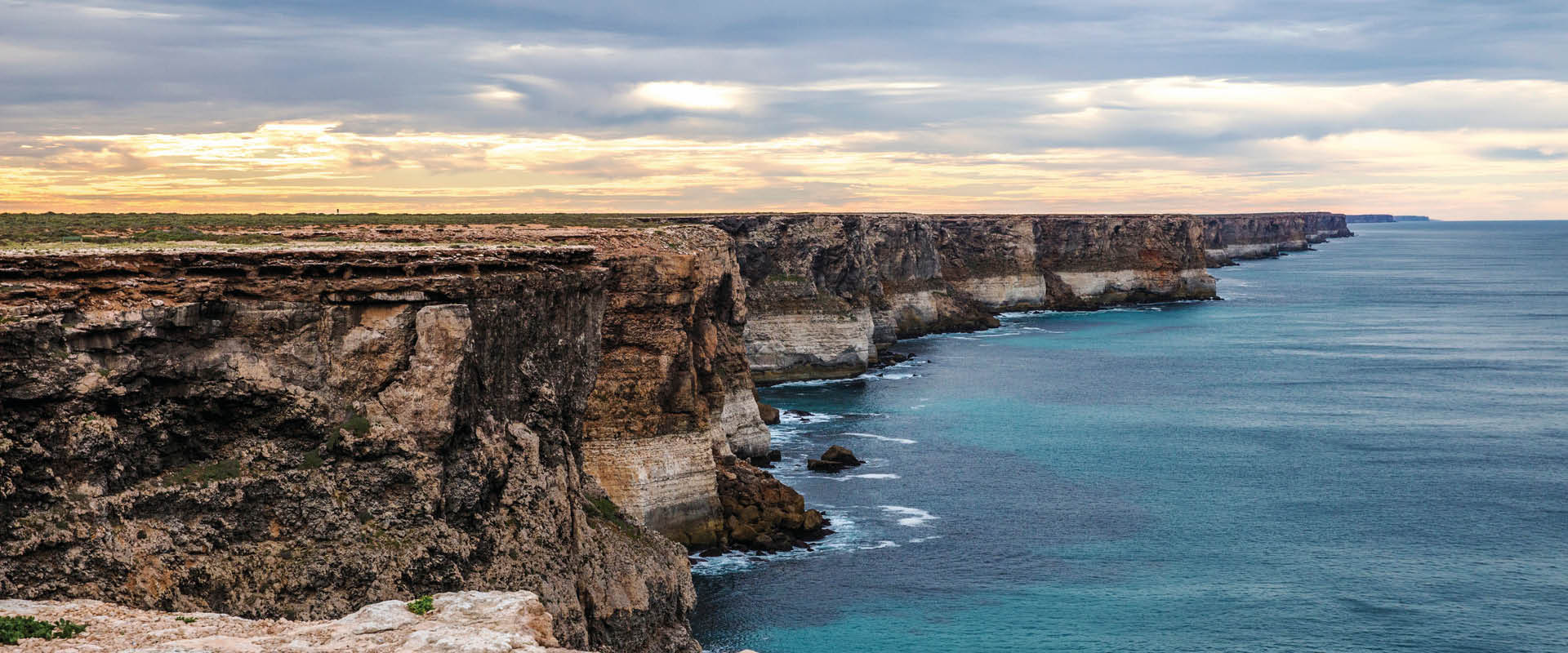 spectacular-photo-of-cliffs-along-the-great-australian-bight-which