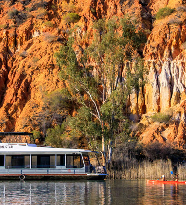 Houseboating in the Riverland