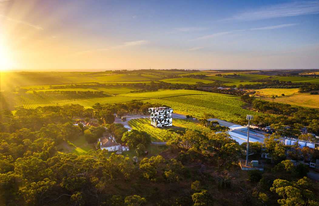 SATC 1052X680 CUBE (1)