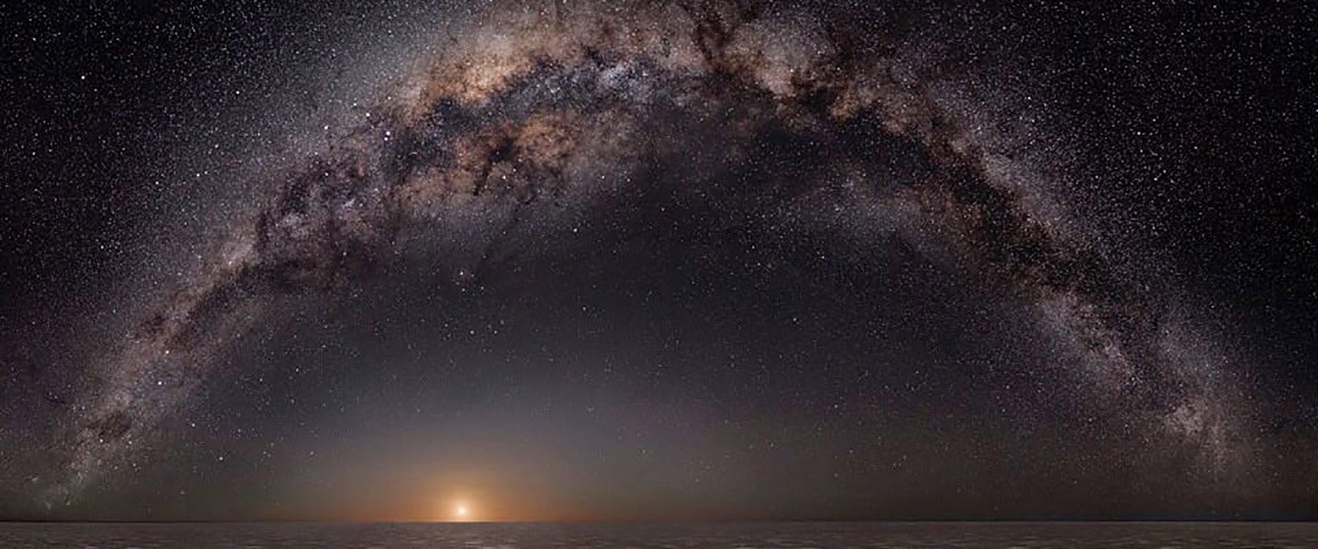 Milky Way over Kati Thanda-Lake Eyre, Outback, source @murrayfredericks (via IG)