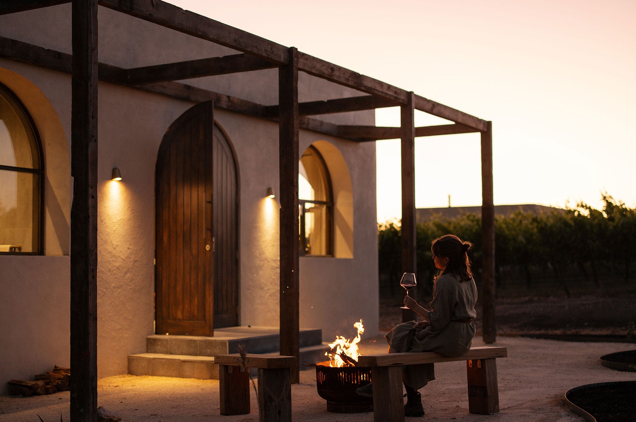 FP Rare Earth Retreats Fireplace Graded 2028X1347